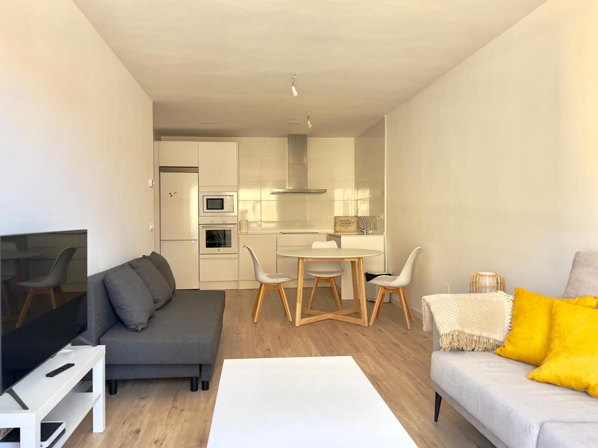 Housing Leon Ana Mogas Con Garaje Leilighet Eksteriør bilde